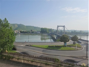 t3 à la location -   07300  TOURNON SUR RHONE, surface 82 m2 location t3 - UBI475341161